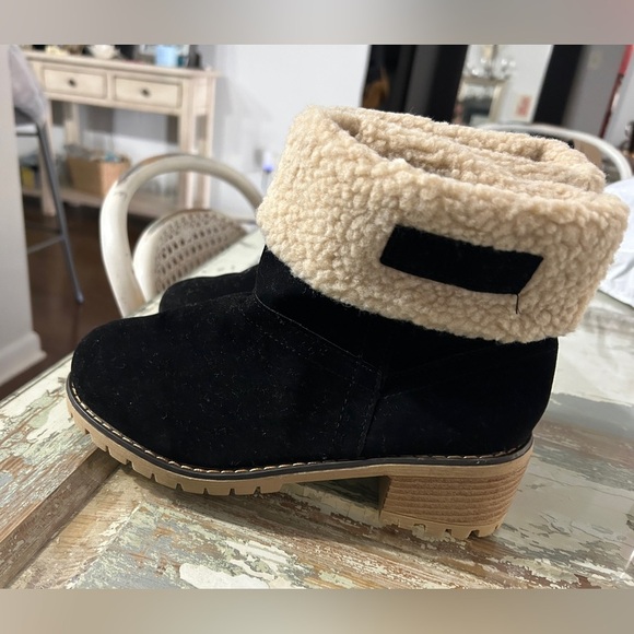 Cozy Black and Cream Ankle Boots - Picture 2 of 9